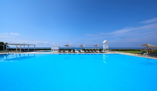 Στο χαρτοφυλάκιο της Attica Blue Hospitality το Tinos Beach 
